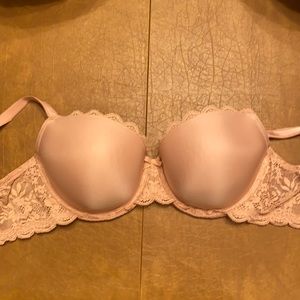 Victoria’s Secret bra, size 32DD/E70